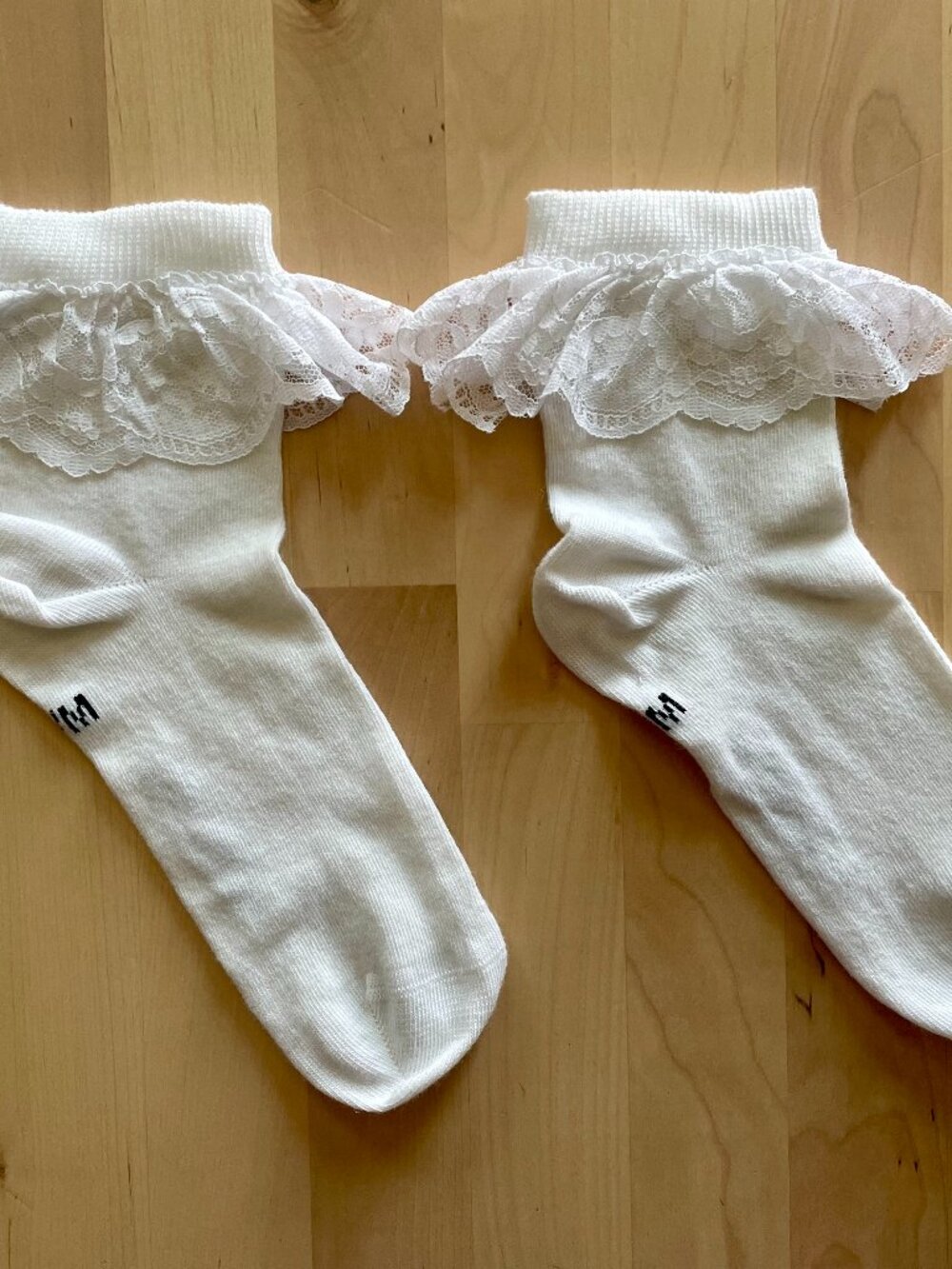 Dr. Martens Women's White Frilly Lace Quarter Crew Socks size S/M NWOT NEW